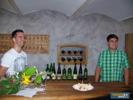 Otvoritev vinoteke 25